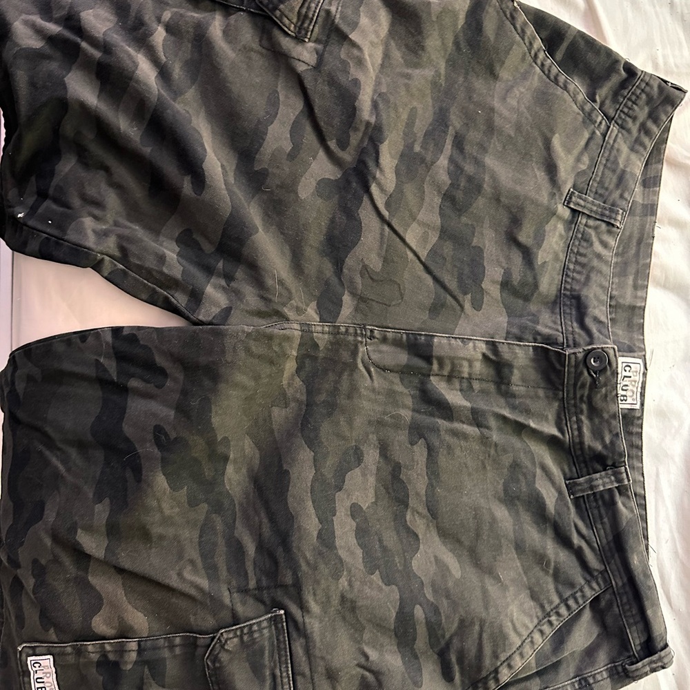 Pro Club Men's Green Camouflage Cargo Shorts